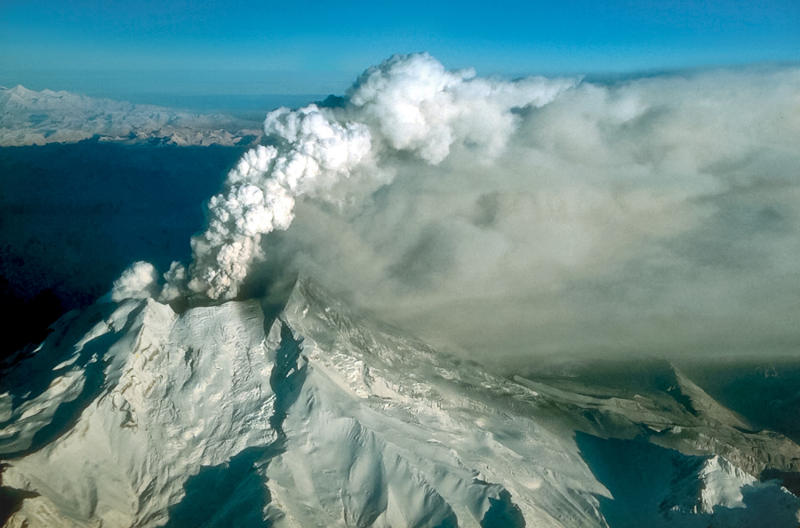 Redoubt Volcano erupting