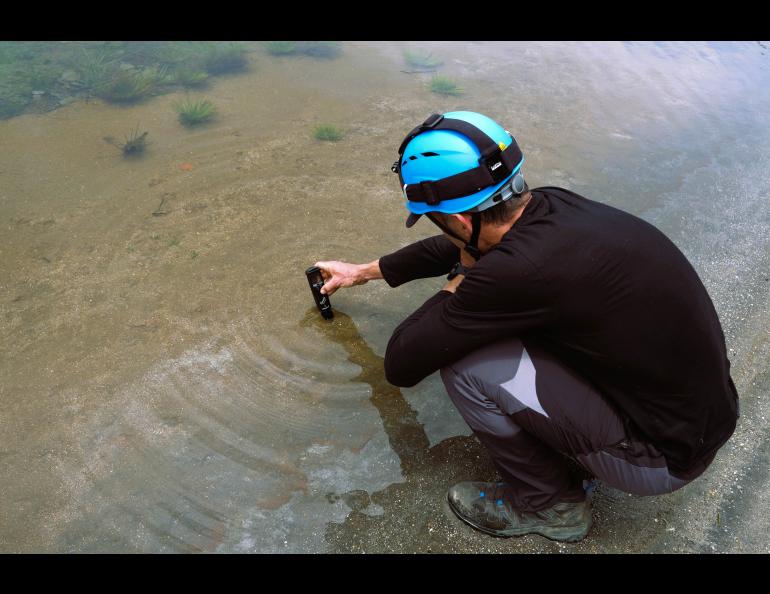  David Benavente, of the University of Alicante in Spain, samples water in the Poás crater. Photo by Martina Picciallo 