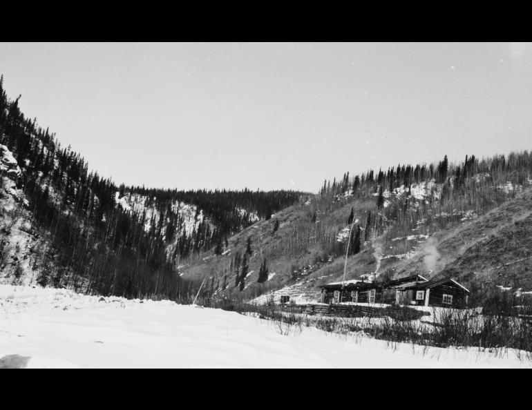 The townsite of Franklin, Alaska, on the Fortymile River, showing the roadhouse. UAF Archives, The Woodrow Johnson Collection.
