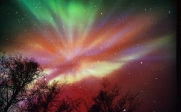 Auroral display. Photo by Jan Curtis, courtesy of the UAF Geophysical Institute.