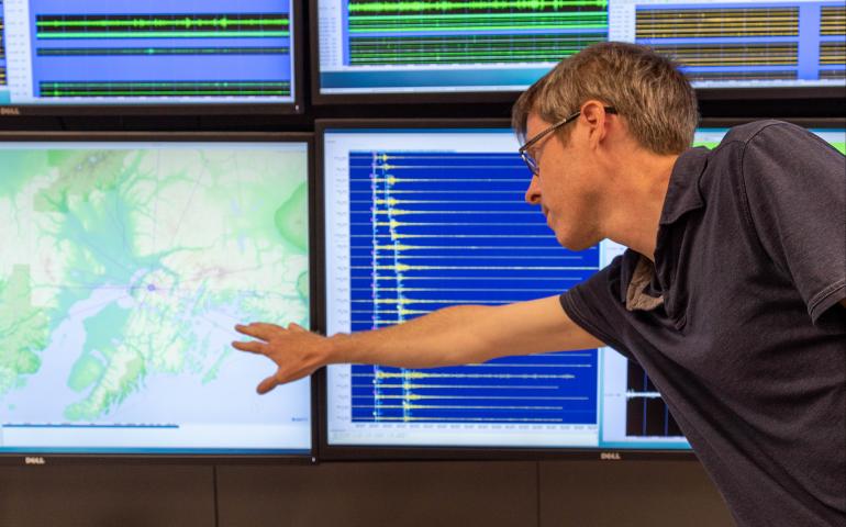 The Geophysical Institute’s Carl Tape talks about a small earthquake that had just occurred in the Anchorage area on Monday, Aug. 31, 2021. Credit: Daniel Walker, University of Alaska Fairbanks Geophysical Institute