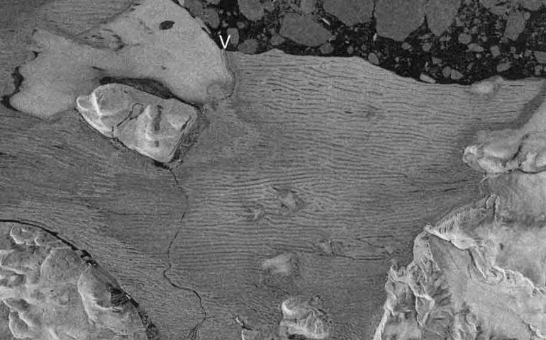 A RADARSAT satellite image of a crack that developed in the Ward Hunt ice shelf on northern Ellesmere Island in Canada. The splitting of the ice shelf, which is about the size of Chicago, may be another natural signal of global warming. Before its recent fracturing, the ice shelf had remained mostly intact for thousands of years. Image courtesy of Canadian Space Agency and Alaska Satellite Facility. 