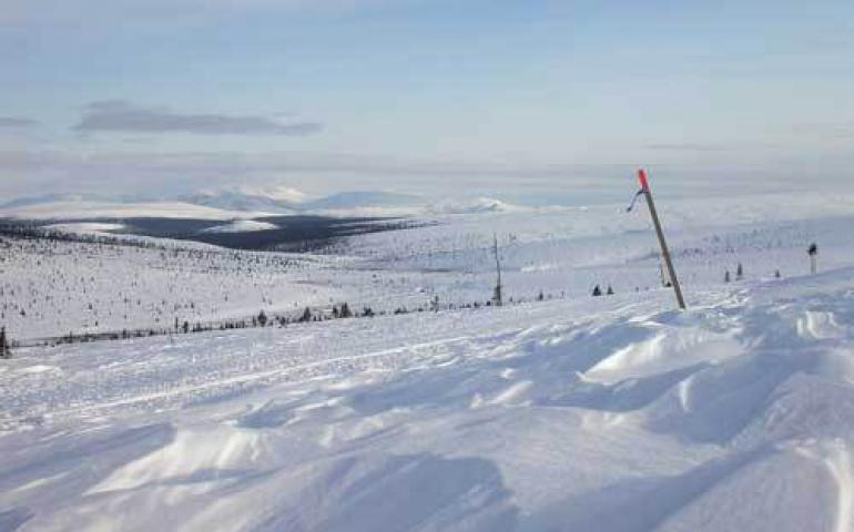  The Iditarod trail between the Seward Peninsula villages of Elim and Golovin. Kenji Yoshikawa is traveling along part of the trail to visit schools and install permafrost boreholes. Photo by Ned Rozell. 