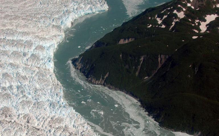  Hubbard Glacier, one of the few growing glaciers in Alaska, advances toward Gilbert Point north of Yakutat in summer 2009. Photo by Bruce Molnia, USGS. 