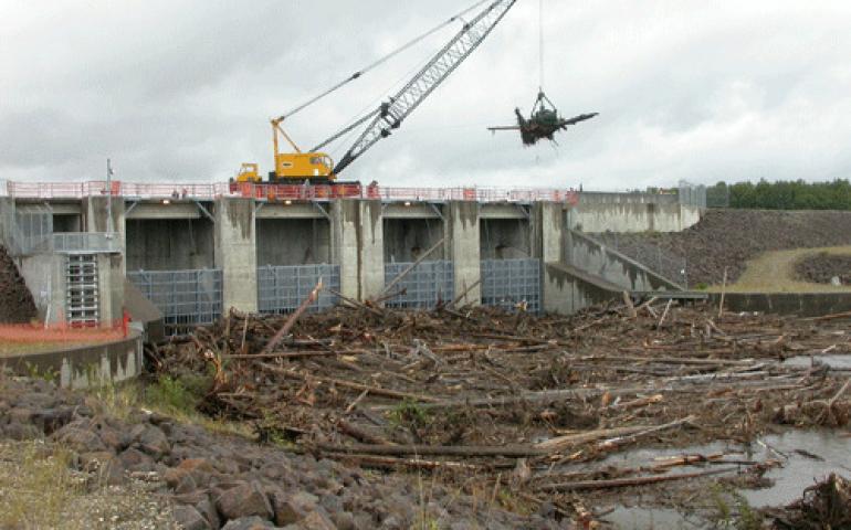  A crane operator removes debris from the floodgates at the Chena River Lakes Flood Control Project in August 2008. Photo by Ned Rozell. 